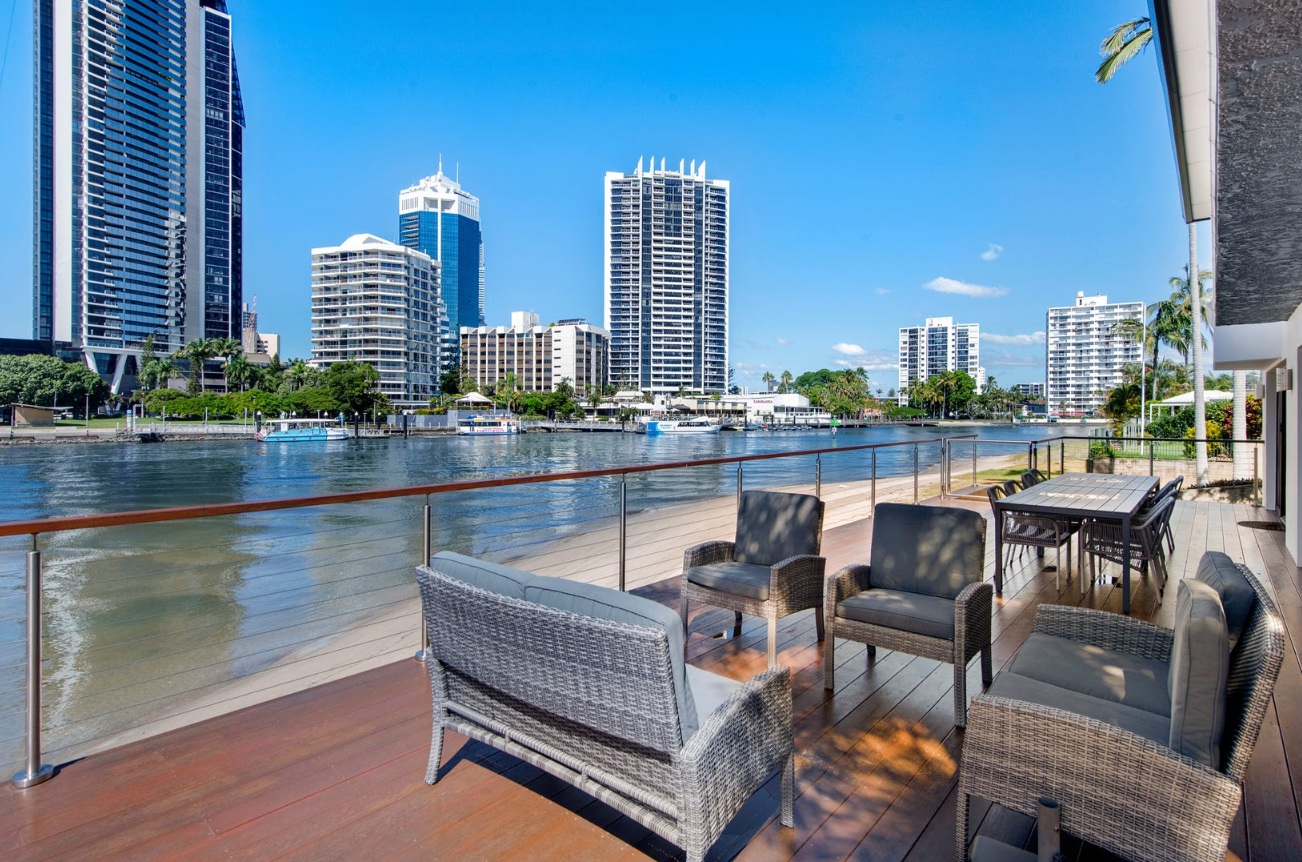 21 Tarcoola Cres Surfers Paradise QLD 4217