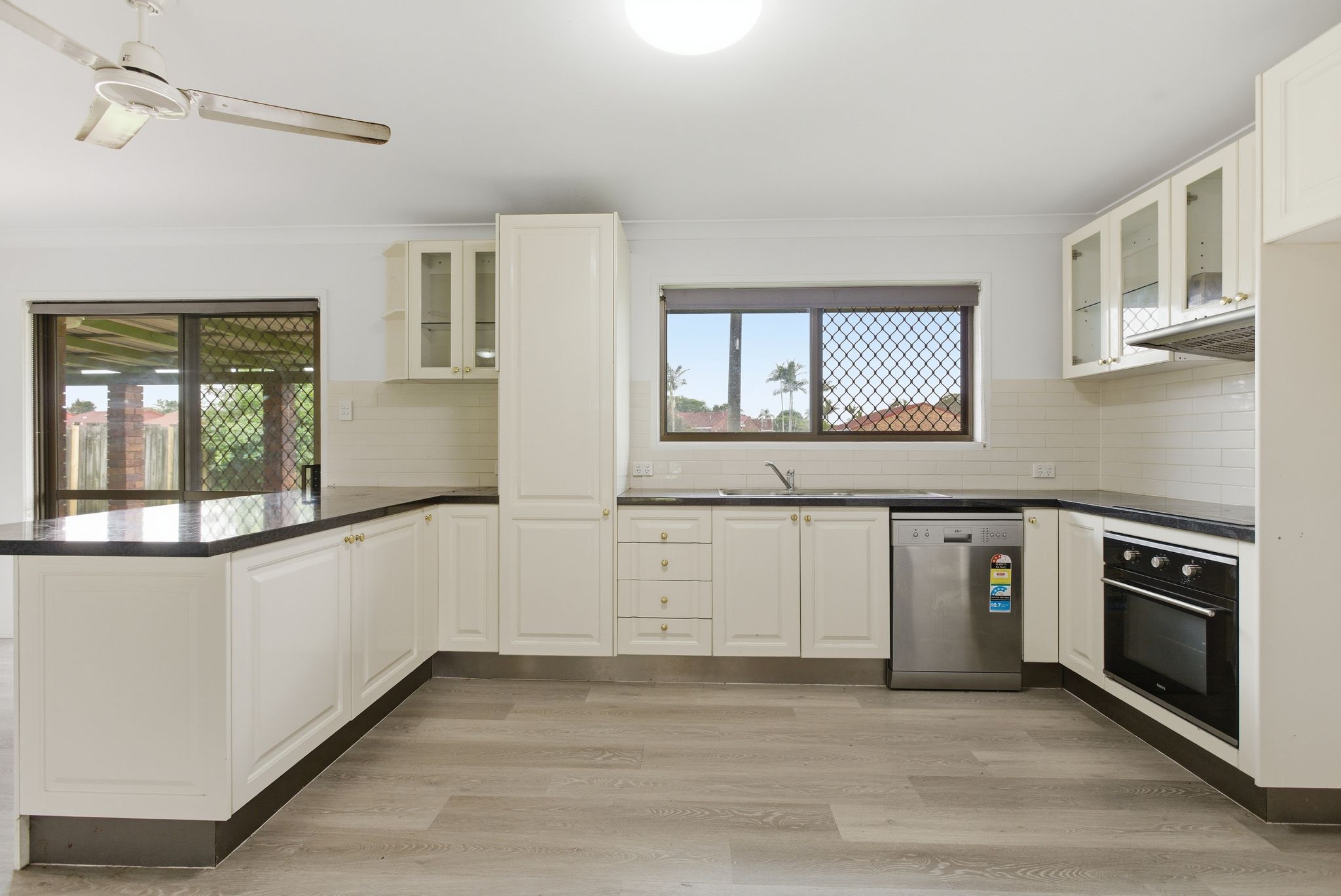 10 Vermont Cres Mount Warren Park QLD 4207